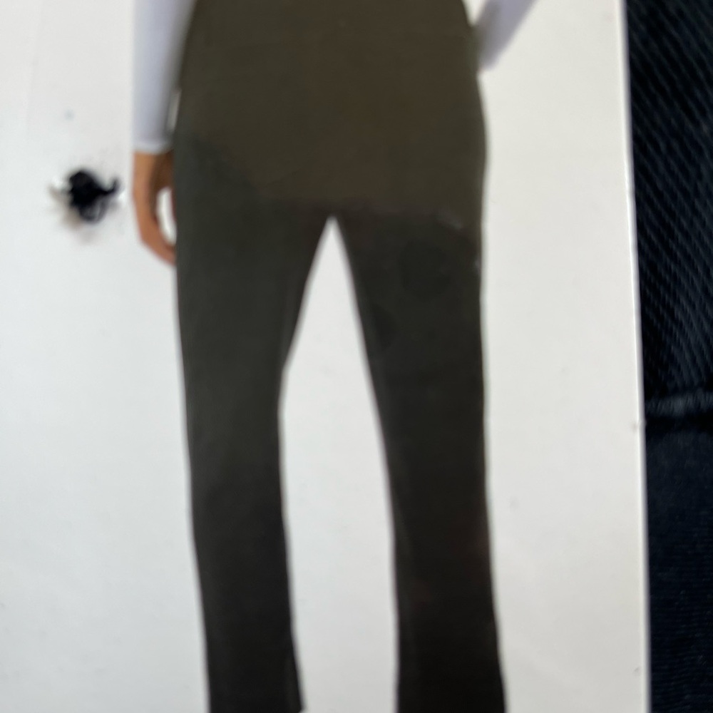 Women's Ankle Crop Pants in Olive Green